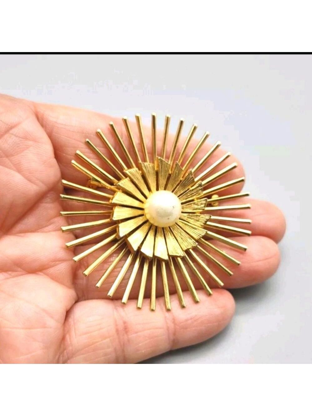 Vintage Gold Tone Pearl Flower Starburst Brooch Pin